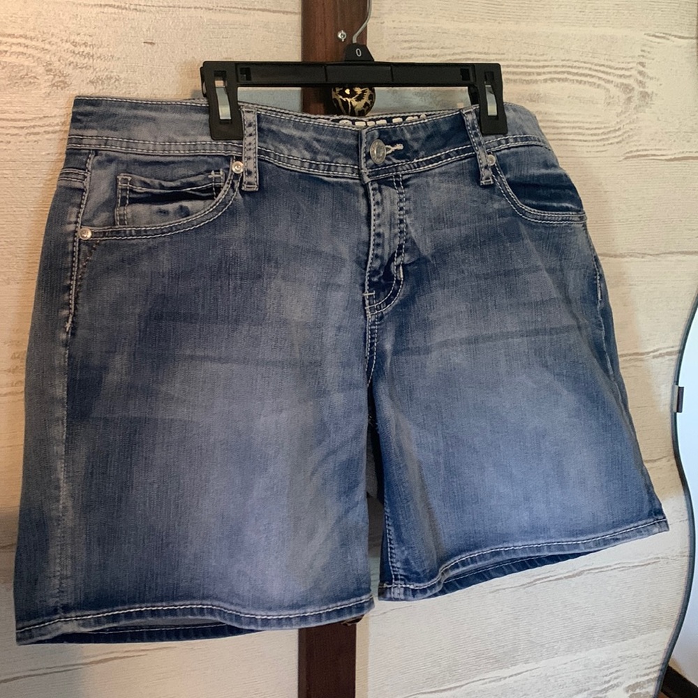 Hydraulic denim shorts